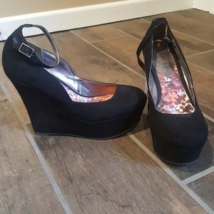 Size 8 madden girl dress wedges